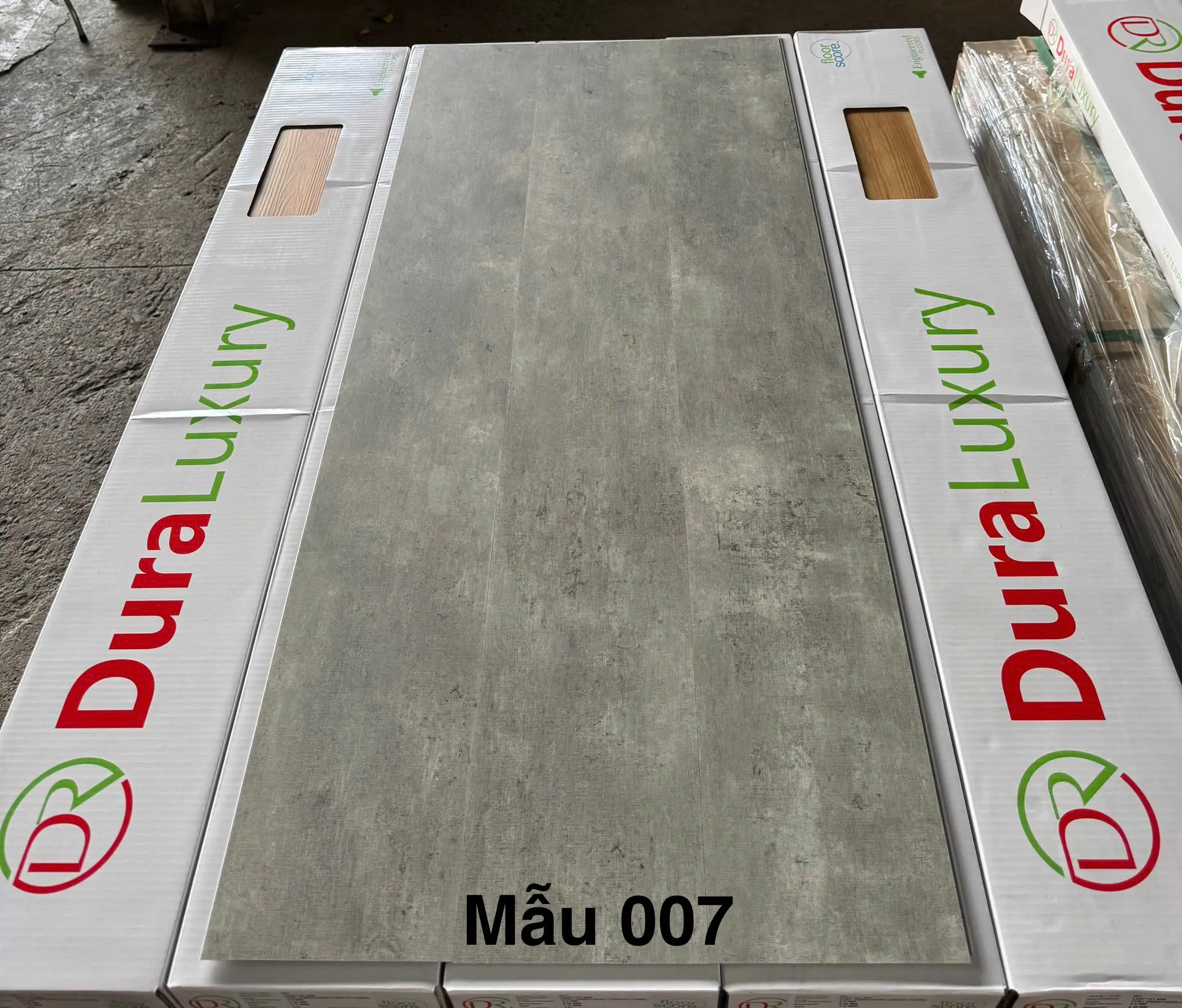 san-nhua-duraluxury-5mm-van-go-va-be-tong-noi-that-nda